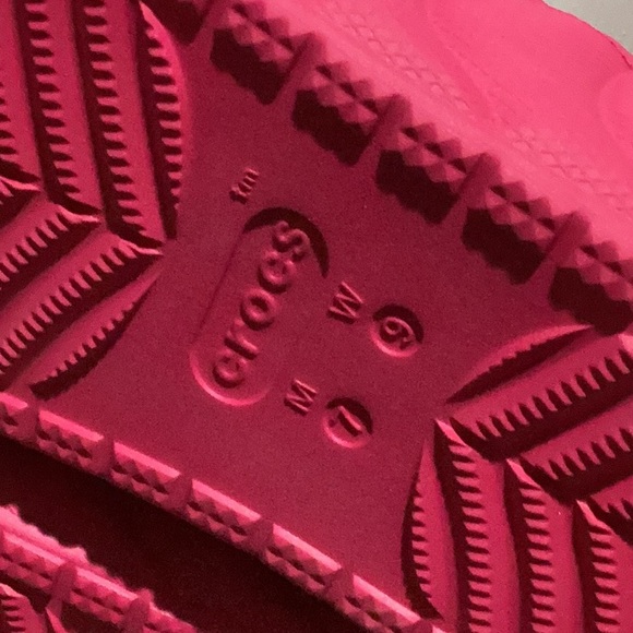 SOLD OUT..DO NOT PURCHASE - Crocs Classic Cozzzy Overpuff Sandal - Size 9 - Picture 5 of 5